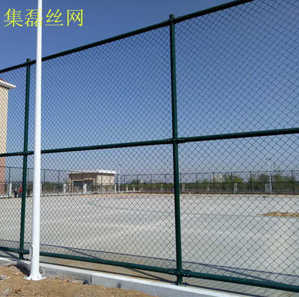 球場圍網(wǎng)燈柱